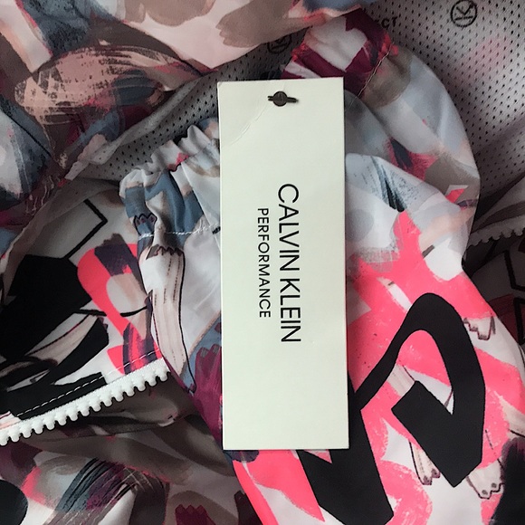 New Calvin Klein 1/4 zip printed Pullover Size M with tags floral print⭐⭐️⭐️⭐️⭐️ - Picture 7 of 9